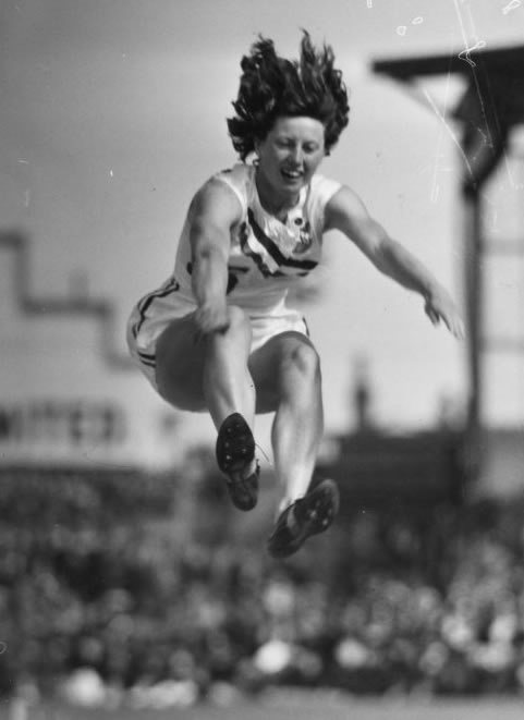 yvette-williams-jump.jpg