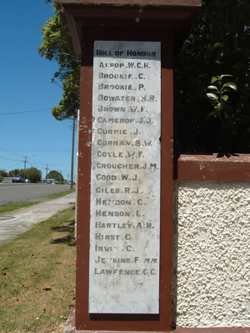 Sanson war memorial gate detail