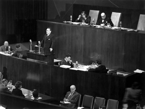 Carl Berendsen addressing the United Nations, 1946