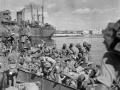 New Zealand soldiers disembark at Taranto