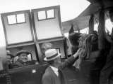 NZ’s first regular airmail service begins 