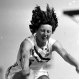 yvette-williams-jump.biog.jpg