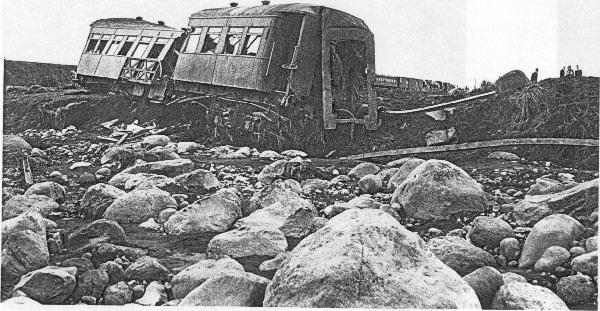 Wreckage of Car Z, 27 December 1953 (36K)