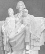 Pioneer women sculpture 