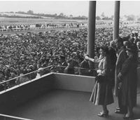 Queen at the races