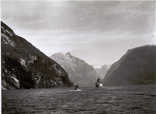 2 boats in Milford Sound